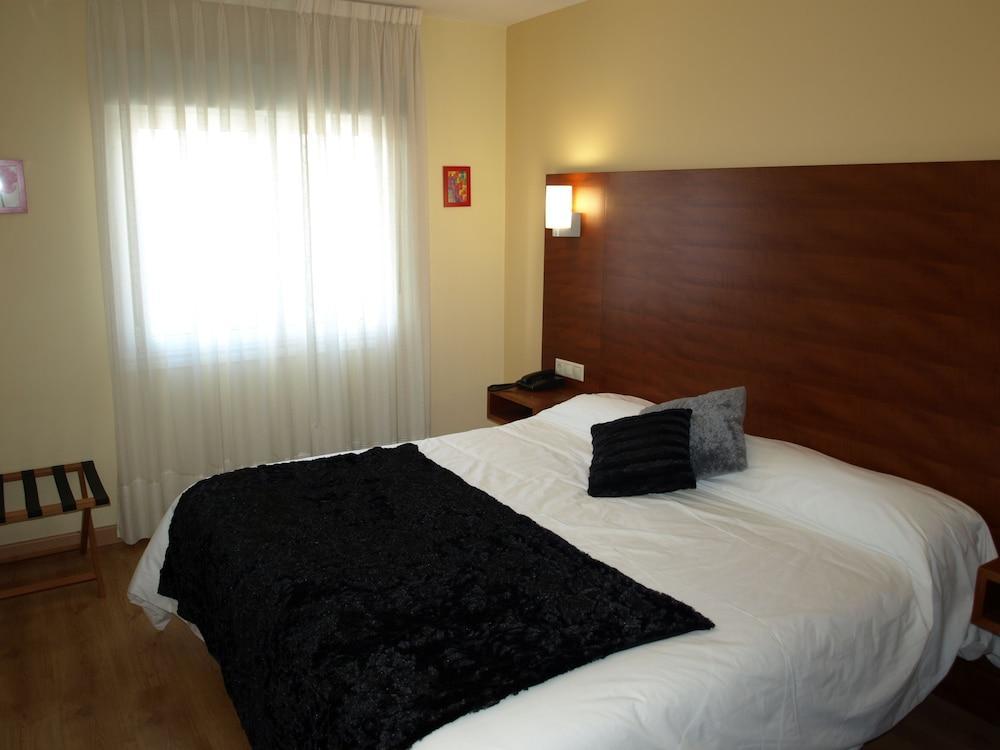 Pension Viella Asturias Oviédo Exterior foto